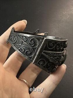 Vintage Solid Silver Gourmette Bracelet Ethnic Tank Bangle