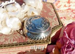 ANCIENNE BOITE à PILULES en ARGENT MASSIF XIXe de style Rocaille, Poids 24 gr