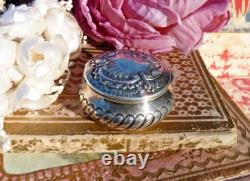 ANCIENNE BOITE à PILULES en ARGENT MASSIF XIXe de style Rocaille, Poids 24 gr