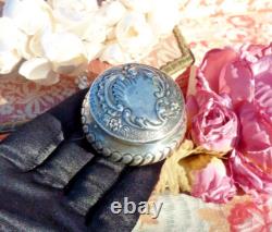 ANCIENNE BOITE à PILULES en ARGENT MASSIF XIXe de style Rocaille, Poids 24 gr