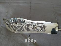 ANCIENNE PELLE DE SERVICE A POISSON ARGENT MASSIF COURONNE COMTALE XIXe filet
