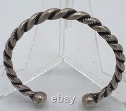 Ancien Bracelet artisanal en argent massif