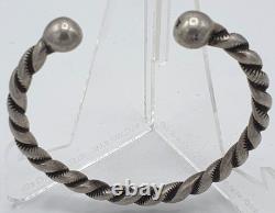 Ancien Bracelet artisanal en argent massif