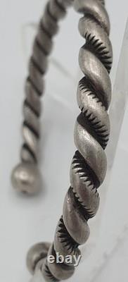 Ancien Bracelet artisanal en argent massif