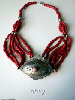 Ancien Collier Berbère Maroc bourse en argent et corail