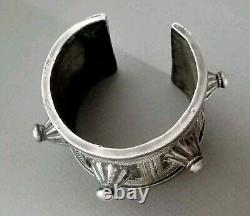 Ancien Gros Bracelet Berbères En Argent Massif 99 grammes