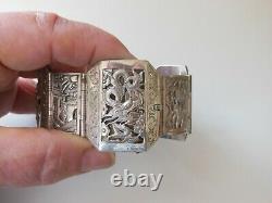Ancien bracelet Chinois en argent ciselé