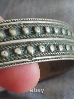 Ancien bracelet jonc en argent massif à identifier