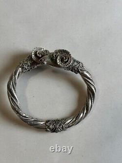 Ancien bracelet jonc en argent massif poinçon 925, têtes de béliers, poids 42.63