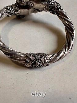 Ancien bracelet jonc en argent massif poinçon 925, têtes de béliers, poids 42.63