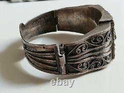 Ancien bracelet oriental en argent massif