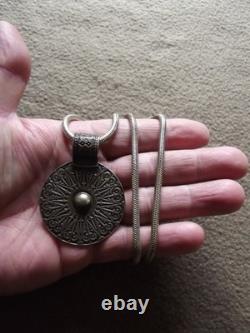 Ancien collier pendentif en argent massif
