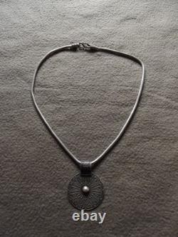 Ancien collier pendentif en argent massif