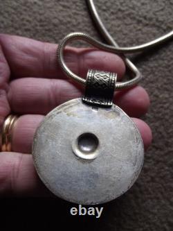 Ancien collier pendentif en argent massif