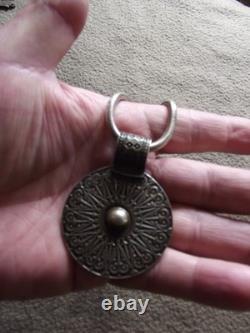 Ancien collier pendentif en argent massif