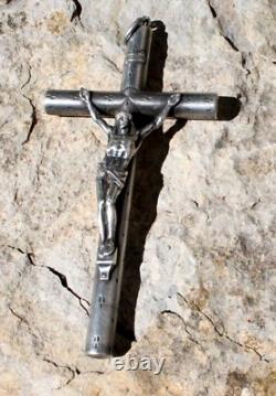 Ancien et grand pendentif crucifix croix en argent massif (objet religieux)