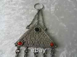 Ancien pendentif amulette en argent massif triangle Yemeni Muthallath