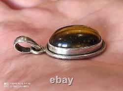 Ancien pendentif en argent massif et oil de tigre