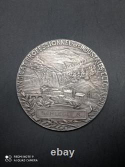 Ancienne Médaille syndicat industrie en argent massif signée ch. Pillet 115 Gr