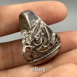 Ancienne bague romaine immaculée en argent massif avec insert ancien en