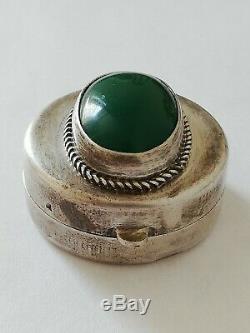 Ancienne boîte à pilules en argent massif et cabochon d'agate verte à identif