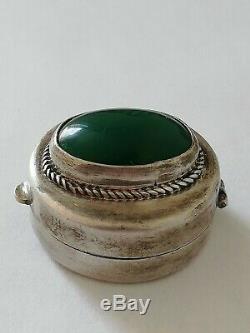 Ancienne boîte à pilules en argent massif et cabochon d'agate verte à identif