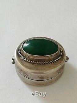 Ancienne boîte à pilules en argent massif et cabochon d'agate verte à identif