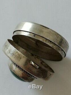 Ancienne boîte à pilules en argent massif et cabochon d'agate verte à identif