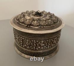Ancienne boite en argent massif Betel box silver antique burmese Laos