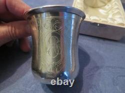 Ancienne petite timbale en argent massif poinçon minerve orfèvre illisible 51 gr