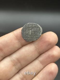 Ancienne pièce rare en argent massif tête de roi grec romain non recherchée