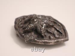Ancienne très belle Boucle en argent massif Asie Sud-Est Hanuman chevauchant XIX
