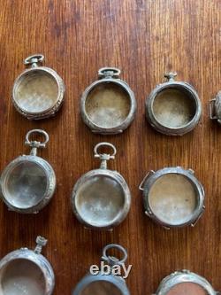 Argent massif et décoration or. 23 Boitiers de montres anciennes. Total 236 gr