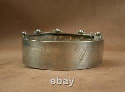 BEL IMPORTANT BRACELET ANCIEN MANCHETTE RIGIDE EN ARGENT MASSIF XIXe