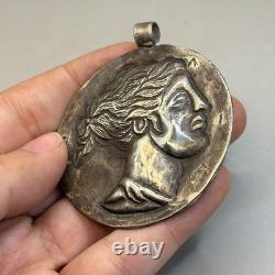 Beau pendentif ancien en argent massif grec romain avec image roi