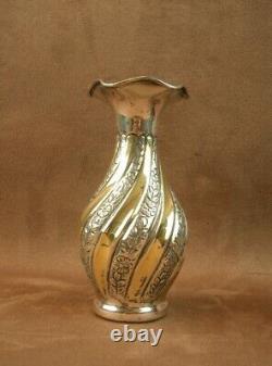 Bel Ancien Vase En Argent Massif Et Vermeil Ciselé De Fleurs