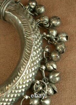 Bel Important Bracelet Ancien Berbere En Argent Massif Avec Pampilles Breloques