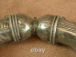 Bel Important Bracelet Ancien Berbere En Argent Massif Avec Pampilles Breloques