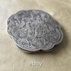 Boîte Poudrier en Argent Massif Ciselé Décor Floral Ancien Solid Silver Box