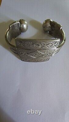 Bracelet ancien en argent massif