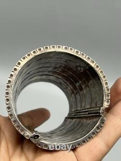 Bracelet ancien en argent massif, mode ancienne 157 grammes Sindhi Pakistan 1950 Bracelet ancien en argent massif, mode ancienne 157 grammes Sindhi Pakistan 1950