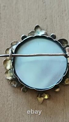 Broche miniature ancienne XIXe siècle en vermeil (argent massif) peinte sur nacr