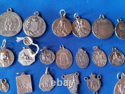 Lot De 32 Medailles Religieuses Anciennes En Argent Massif N°8
