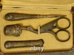 Nécessaire de Couture en Argent Massif avec écrin Ancien