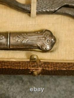 Nécessaire de Couture en Argent Massif avec écrin Ancien