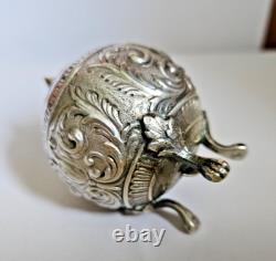 Objet De Vitrine Ancienne Poivriere En Argent Massif Poincons Decor Rinceaux