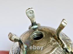 Objet De Vitrine Ancienne Poivriere En Argent Massif Poincons Decor Rinceaux