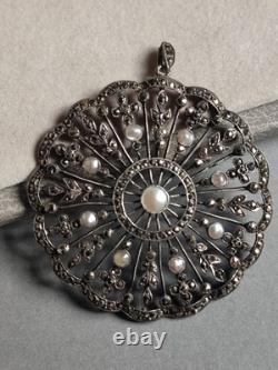 Pendentif ancien en argent ajouré forme rond sertie des marcassites et perles