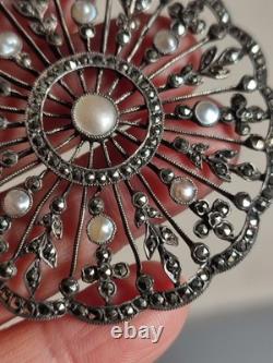 Pendentif ancien en argent ajouré forme rond sertie des marcassites et perles