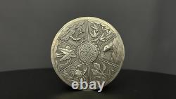 Poudrier asiatique ancien en argent ciselé